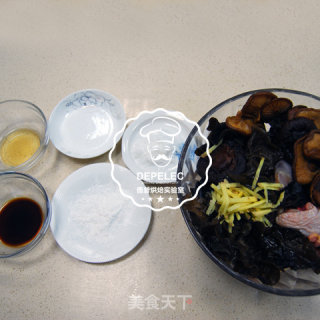 香菇木耳蒸鸡的做法步骤：3