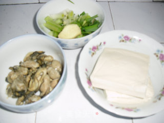 牡蛎烧豆腐的做法步骤：1