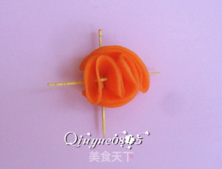 胡萝卜玫瑰花的做法步骤：6