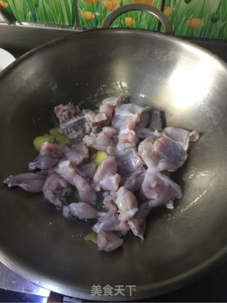 牛蛙炒年糕的做法步骤：4