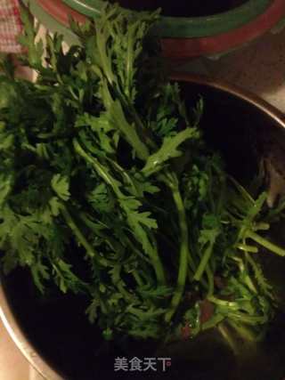 清炒茼蒿的做法步骤：1