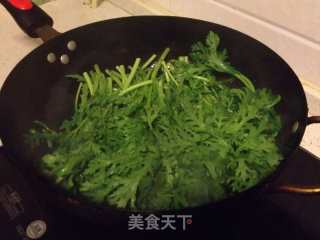 清炒茼蒿的做法步骤：2