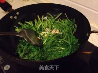 清炒茼蒿的做法步骤：3