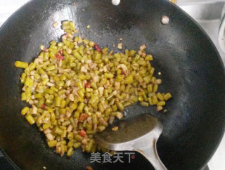 节后的开胃下饭解腻菜——肉丁炒酸豇豆的做法步骤：6