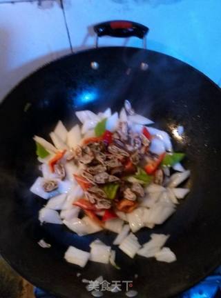 大白菜炒猪肠的做法步骤：3