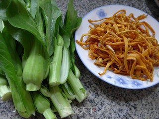 虫草菇炒菜芯的做法步骤：1