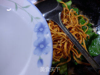 虫草菇炒菜芯的做法步骤：5