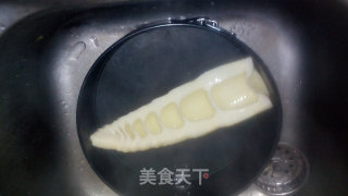 时令美味～～～～陈醋彩椒烩春笋的做法步骤：2