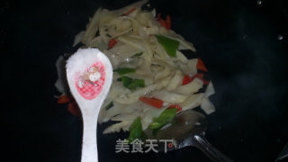 时令美味～～～～陈醋彩椒烩春笋的做法步骤：10