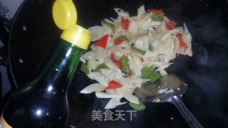 时令美味～～～～陈醋彩椒烩春笋的做法步骤：11