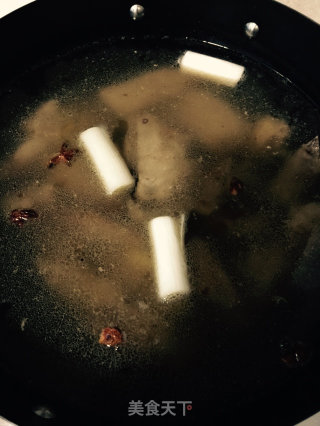茨菰排骨汤的做法步骤：3