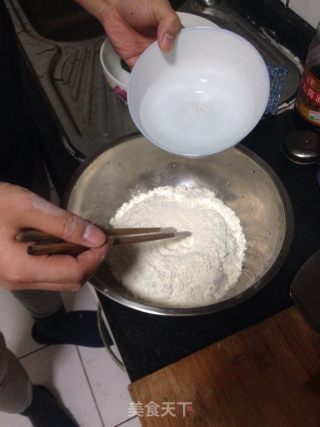 爱心葱油饼的做法步骤：1