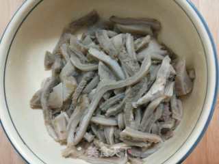 蒜薹炒牛肚的做法步骤：2