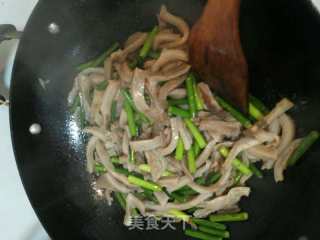 蒜薹炒牛肚的做法步骤：5