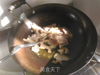 葱爆肘花的做法步骤：3
