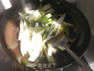 葱爆肘花的做法步骤：4