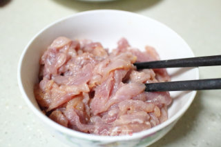 家庭风味的北京名菜：京酱肉丝的做法步骤：2