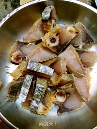 原来五花肉和马鲛鱼干更配的做法步骤：2