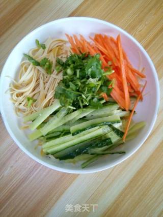 麻酱黄瓜拌豆皮的做法步骤：1
