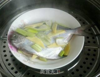 清蒸平鱼的做法步骤：4