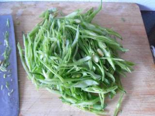 朝天椒炒扁豆的做法步骤：2