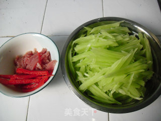 莴苣肉丝的做法步骤：2