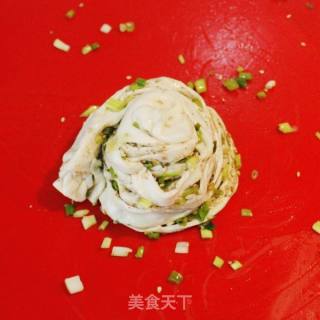 葱香四溢-----葱香手抓饼的做法步骤：6