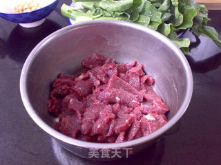 牛肉姜汤烩芥兰的做法步骤：2