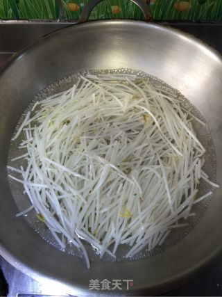 蚝油韭菜豆芽的做法步骤：4