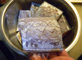 干煎黑椒带鱼的做法步骤：1