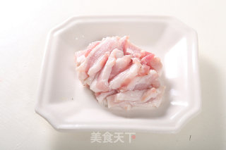 海带焖肉的做法步骤：1