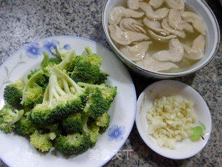 大豆蛋白炒西兰花的做法步骤：1