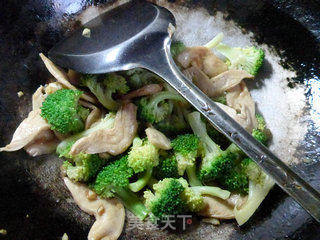 大豆蛋白炒西兰花的做法步骤：6