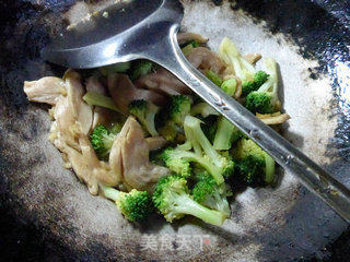 大豆蛋白炒西兰花的做法步骤：9