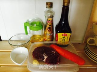 胡萝卜炒牛肉的做法步骤：1