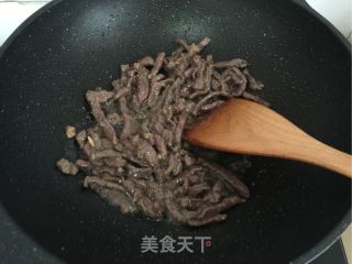 胡萝卜炒牛肉的做法步骤：4