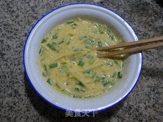 韭菜鸡蛋土豆丝饼的做法步骤：8