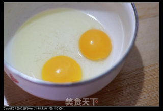 【草莓班戟】不用烤箱的小甜点的做法步骤：1