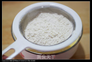 【草莓班戟】不用烤箱的小甜点的做法步骤：4