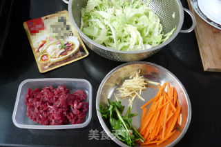 包菜丝炒牛肉的做法步骤：1