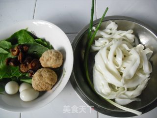 简单美味的早餐-----三鲜汤粉的做法步骤：1