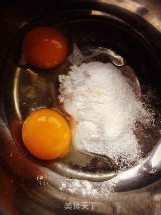 【草莓千层蛋糕】初次尝试 不用烤的蛋糕的做法步骤：1