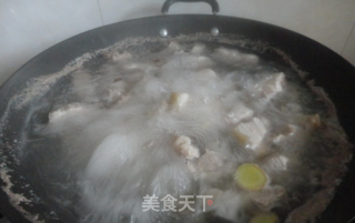 杏鲍菇红烧肉的做法步骤：3