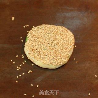 吃一个不过瘾-----椒盐葱香酥饼的做法步骤：12