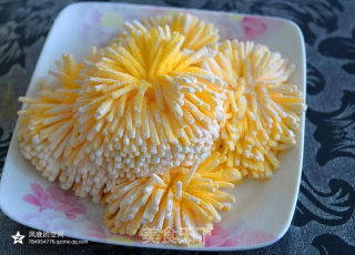 【美食】拈花入口——黄金菊的做法步骤：4