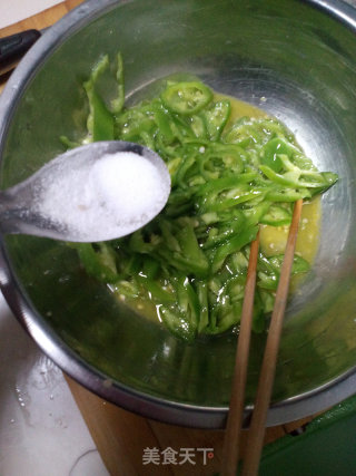 尖椒炒鸡蛋的做法步骤：3