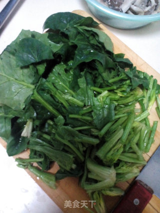 菠菜拌金针菇的做法步骤：1
