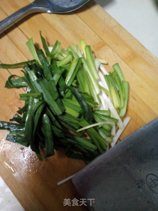 蘑菇炒虾仁的做法步骤：3