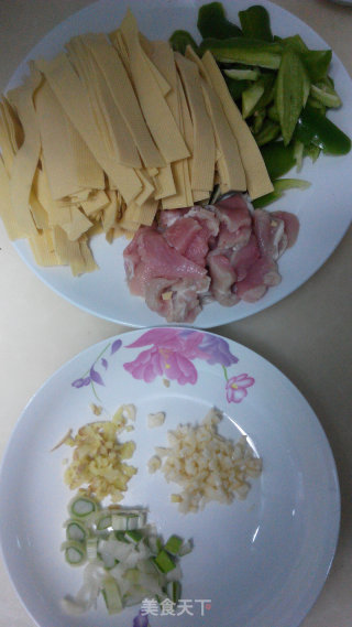 尖椒干豆腐的做法步骤：2