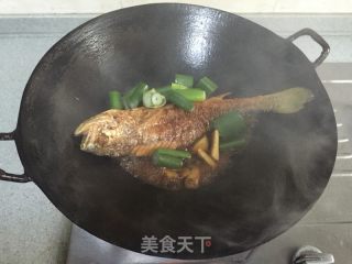 红烧大黄鱼的做法步骤：4